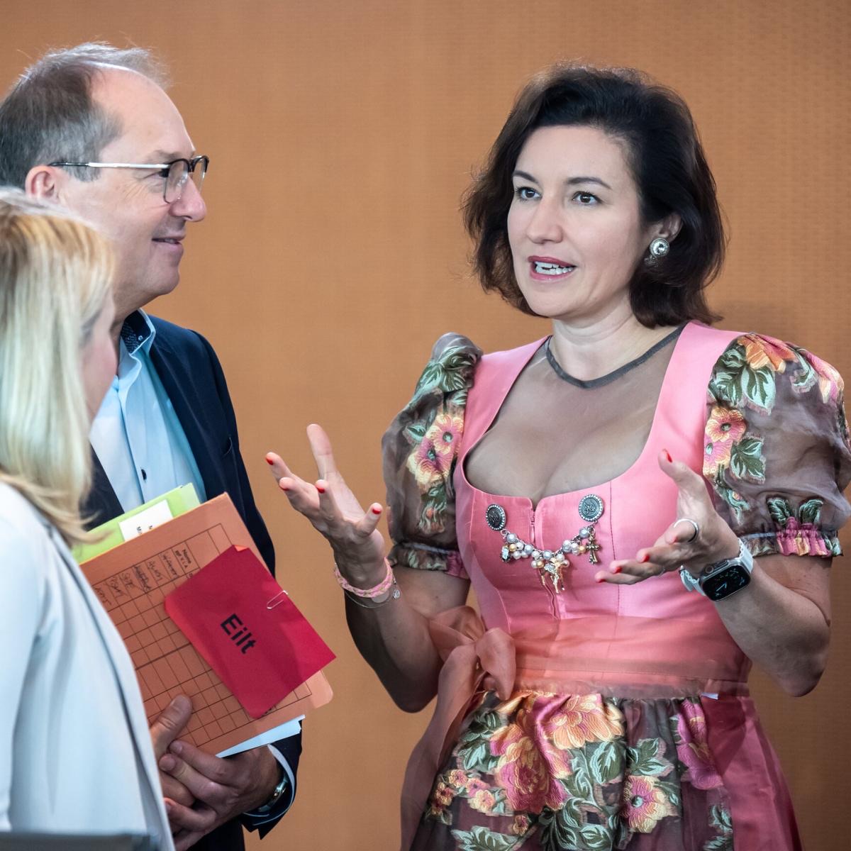 Dorothee Bär at a federal cabinet meeting wearing a traditional Bavarian dirndl