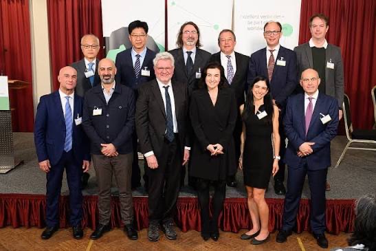 Group photograph with Dorothee Bär at an international delegation event