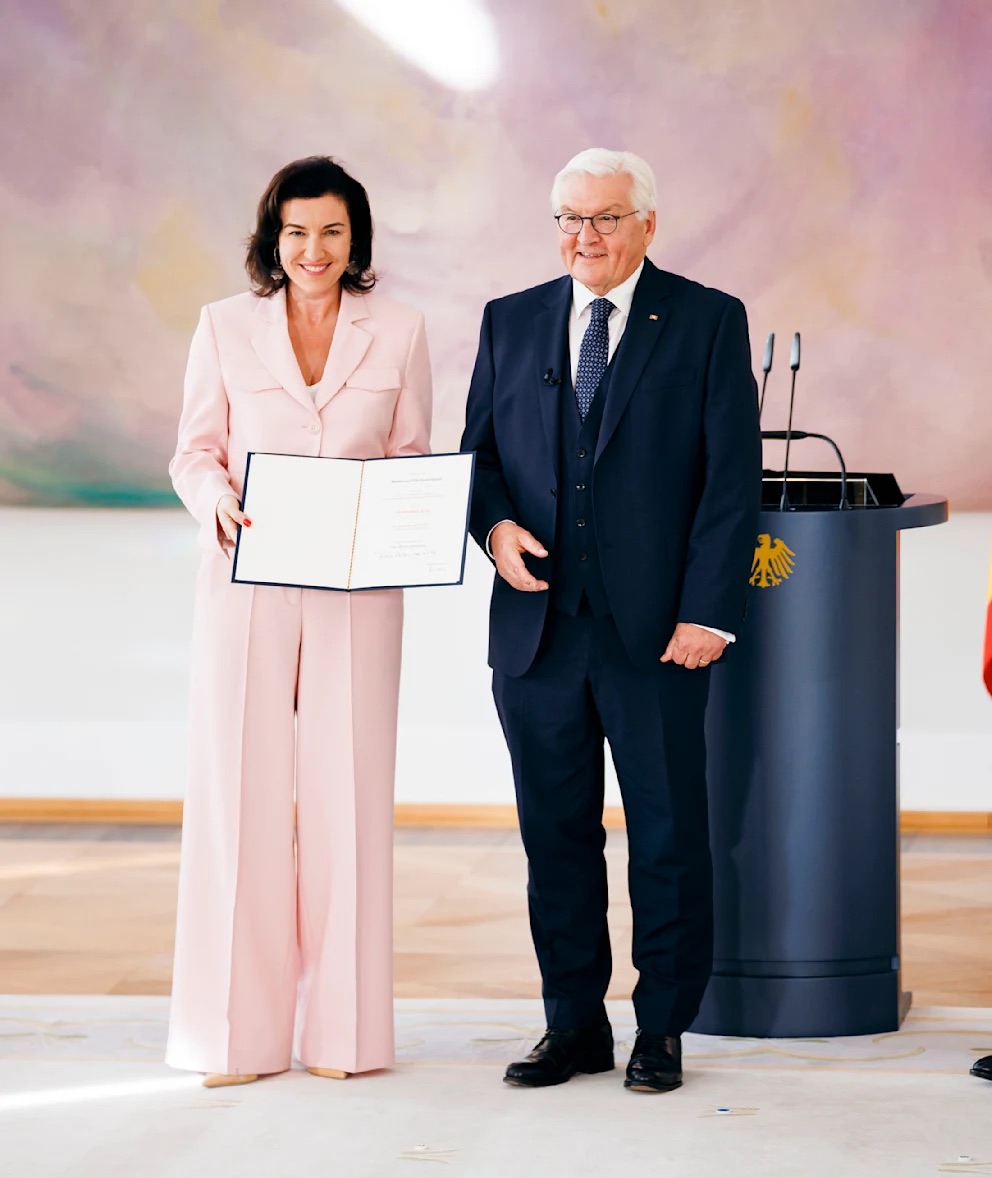 Dorothee Bär holding her certificate of appointment beside Federal President Frank-Walter Steinmeier at Bellevue Palace