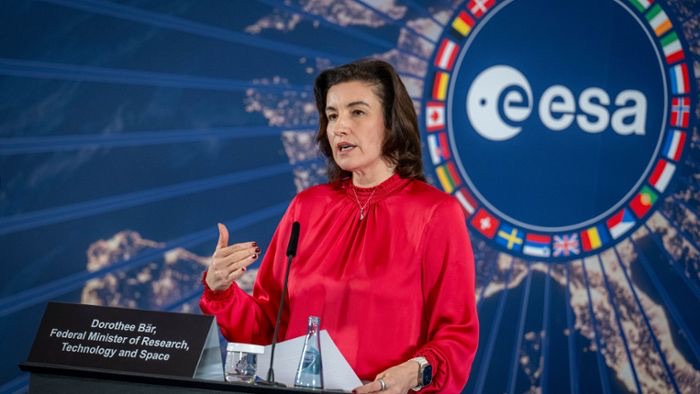 Dorothee Bär speaking in front of the ESA logo