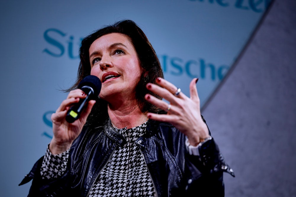 Dorothee Bär speaking into a microphone at a public discussion event